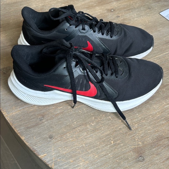 NIKE AIR Downshifter 10 Black & Red Mesh Running Shoe Sneakers Men’s US Size 8.5 - Picture 2 of 16